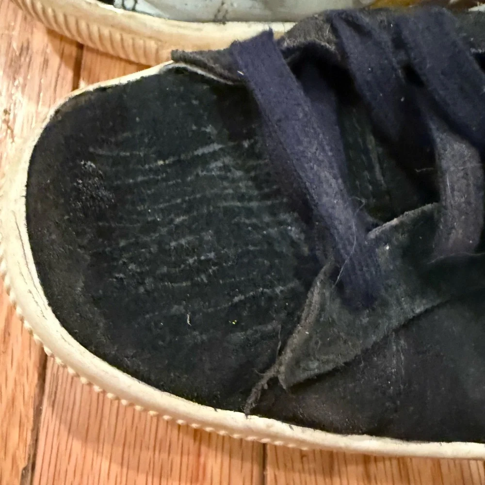 Puma Godzilla Men’s Black and Gold Sneakers WELL WORN see pics Size 8